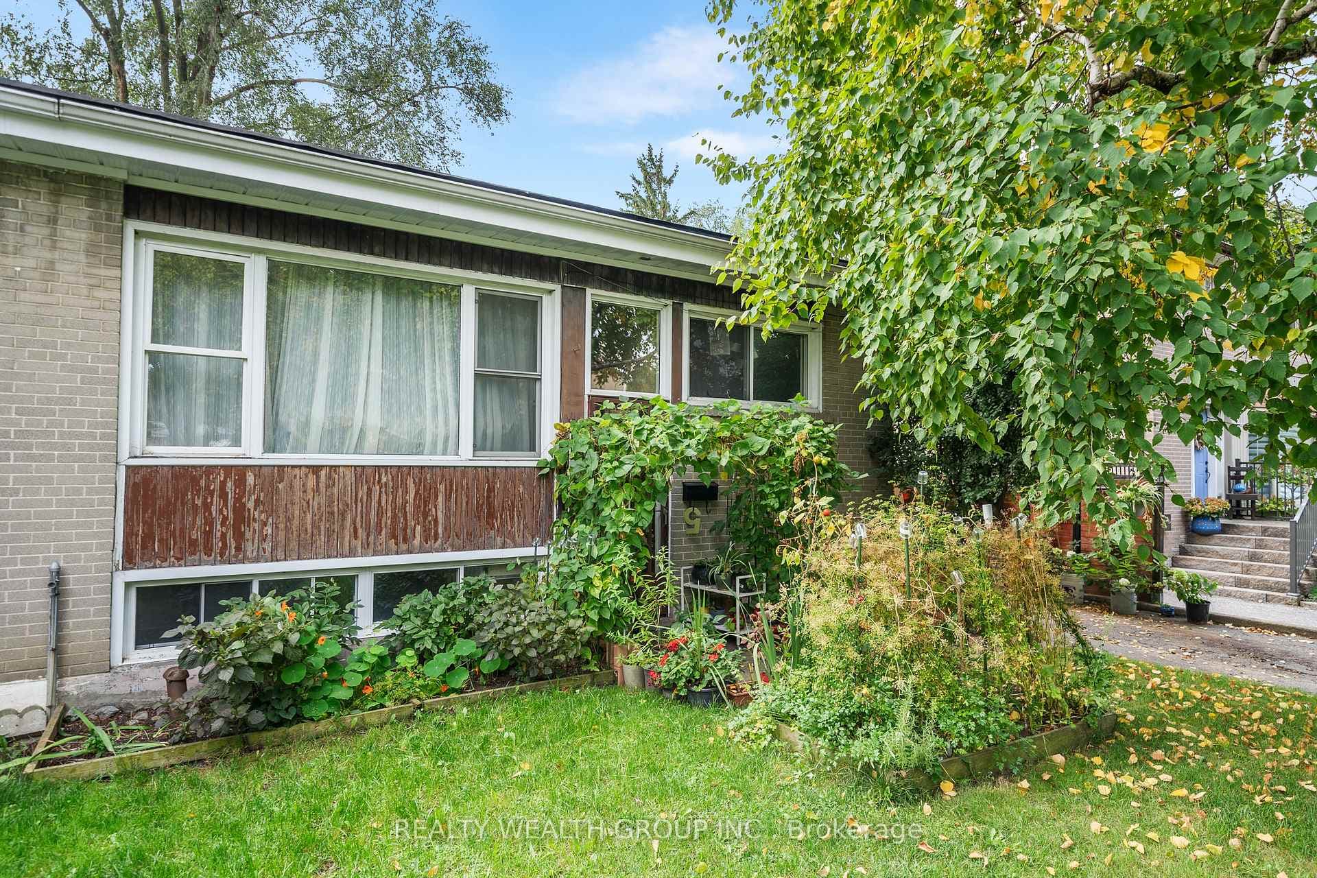 5 Pynford Crescent photo 2