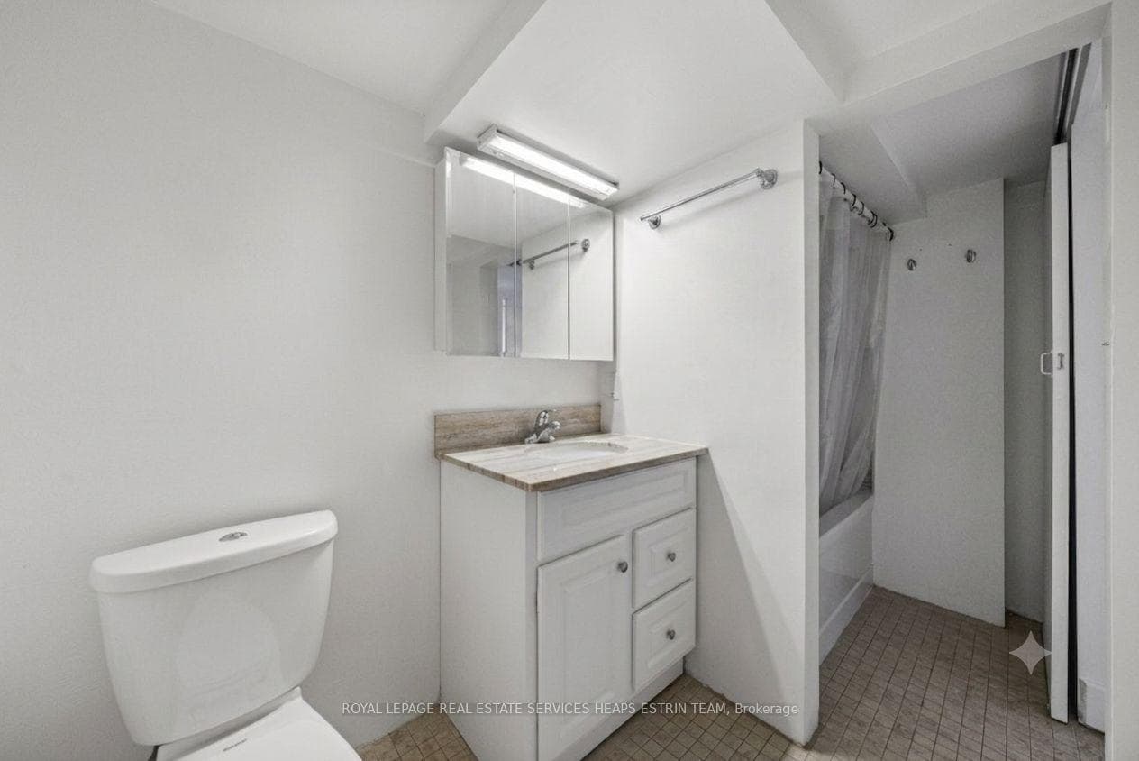 330 St Clair Avenue Unit Lower photo 9