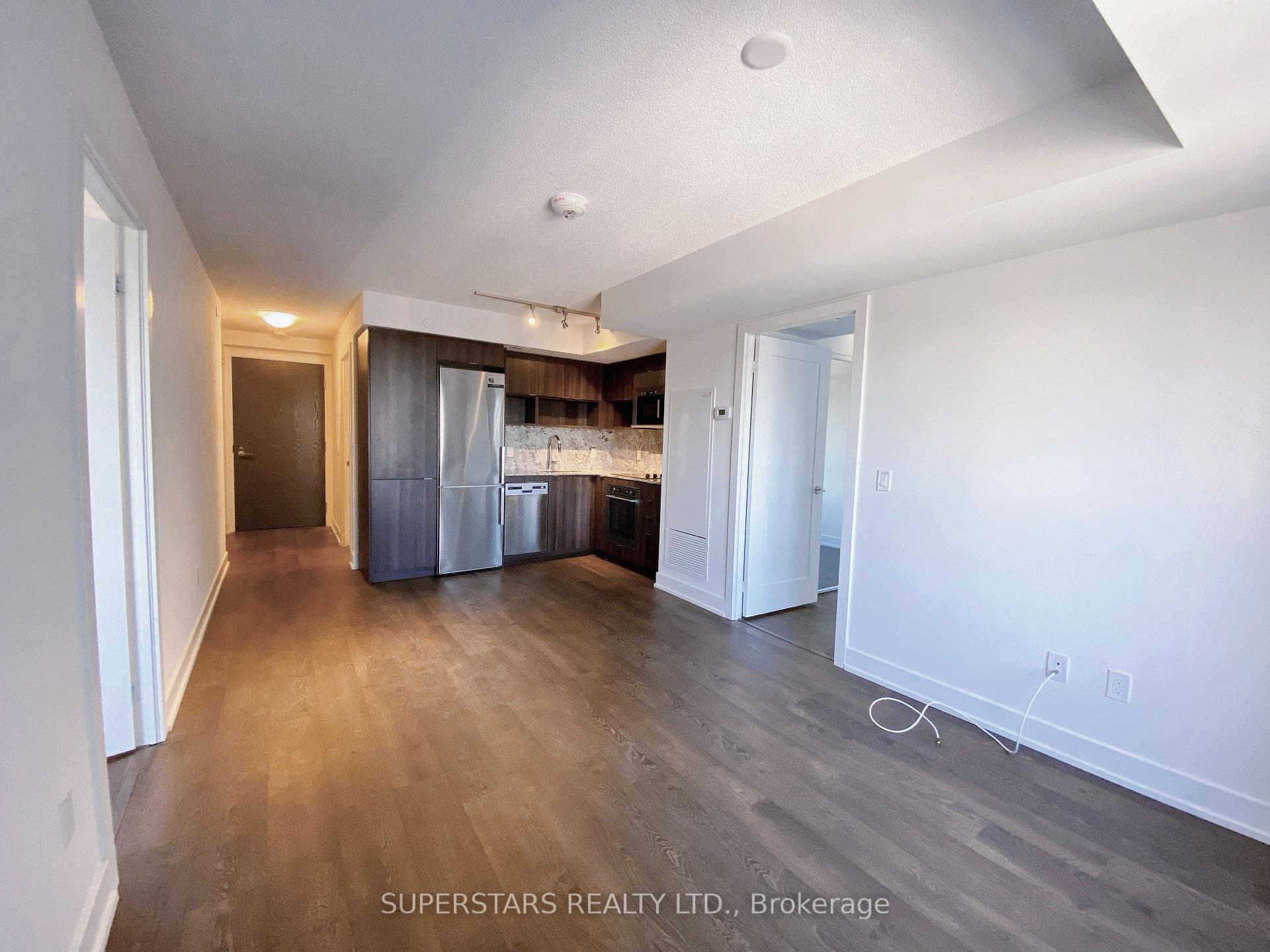 7 Mabelle Avenue Unit 807 photo 3