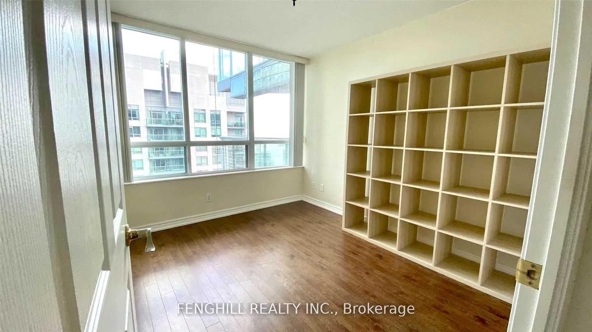 30 Grand Trunk Crescent Unit 3910 photo 5