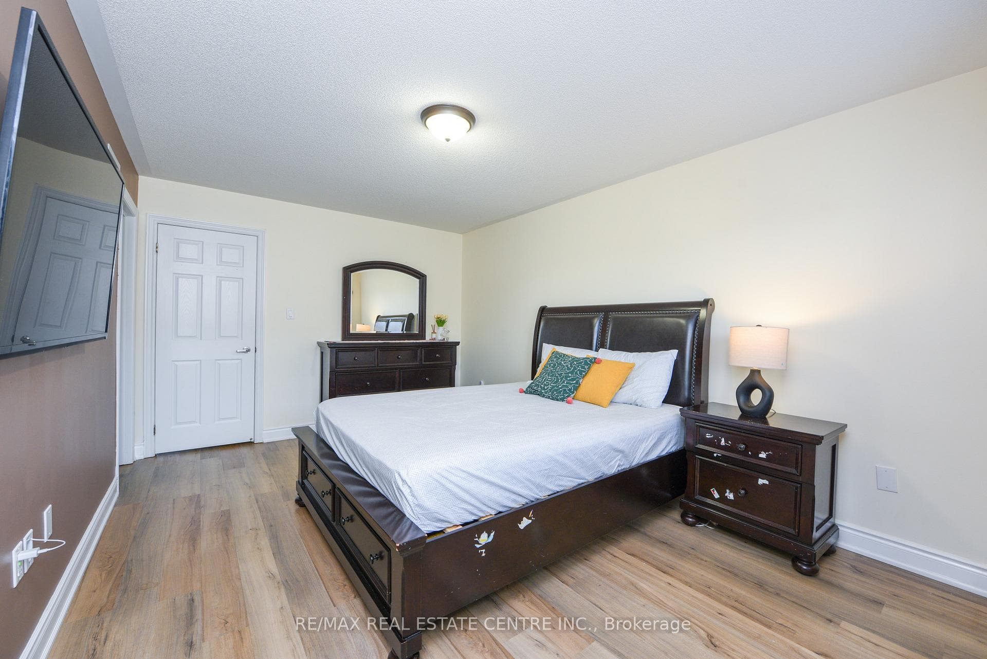 682 Megson Terrace photo 19