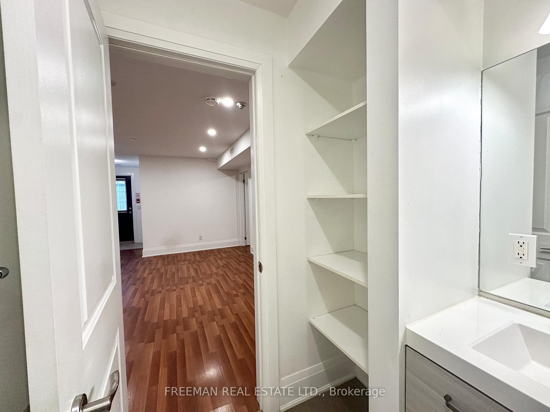 543 Palmerston Boulevard Unit 2 photo 17