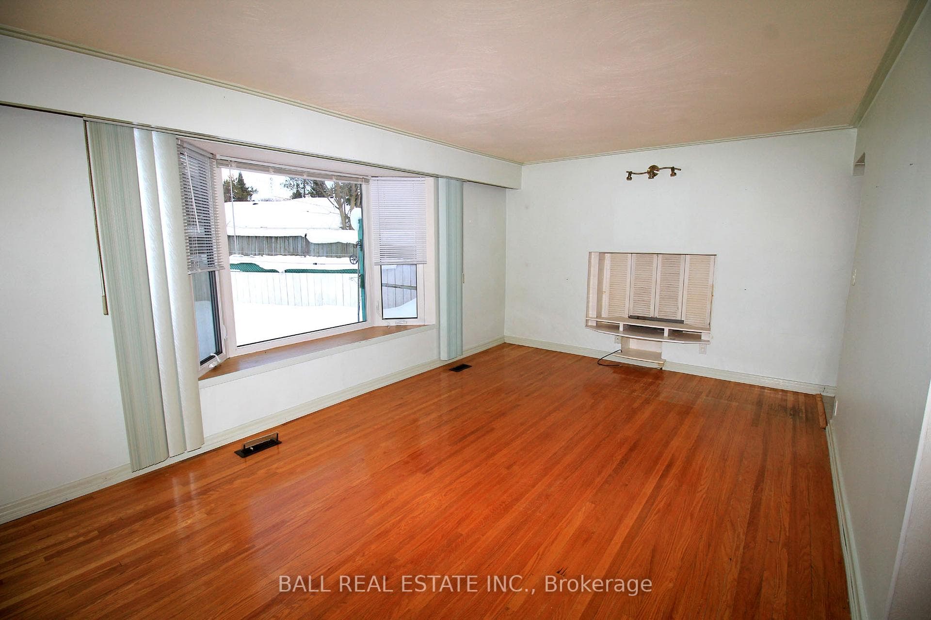 9 Great Oak Street photo 36