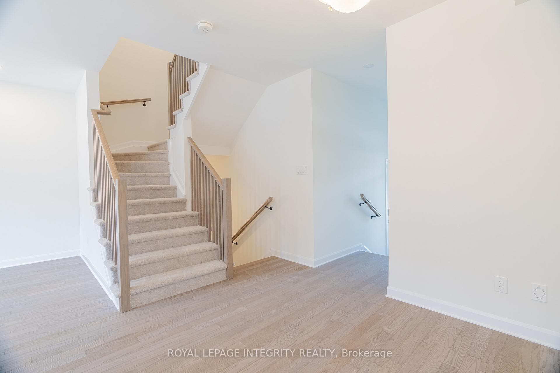 90 OSLER Street photo 13