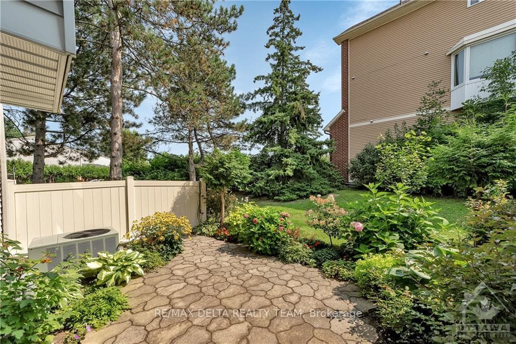 6776 JEANNE D'ARC Boulevard photo 24