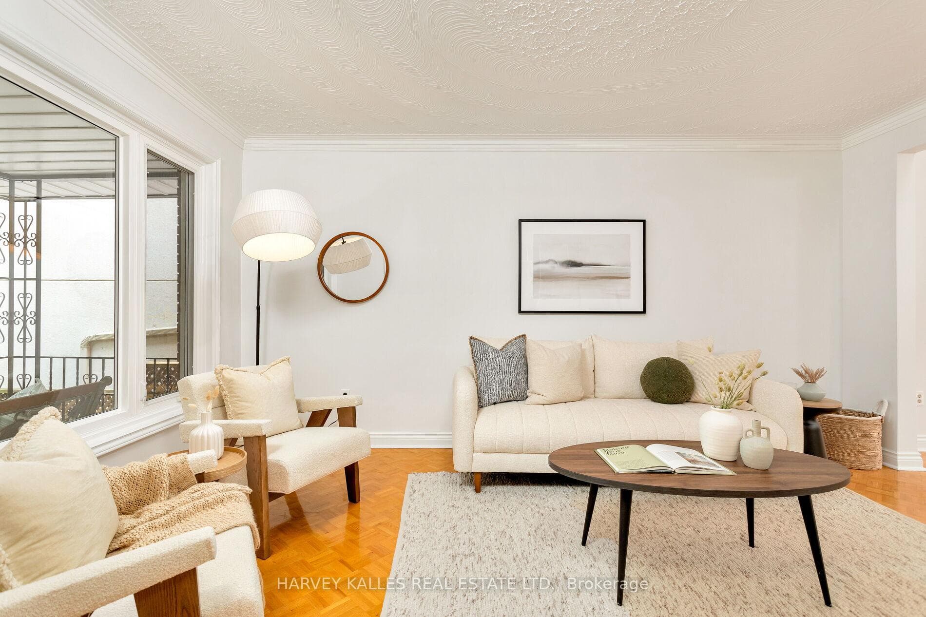 196 Prince Edward Drive photo 8