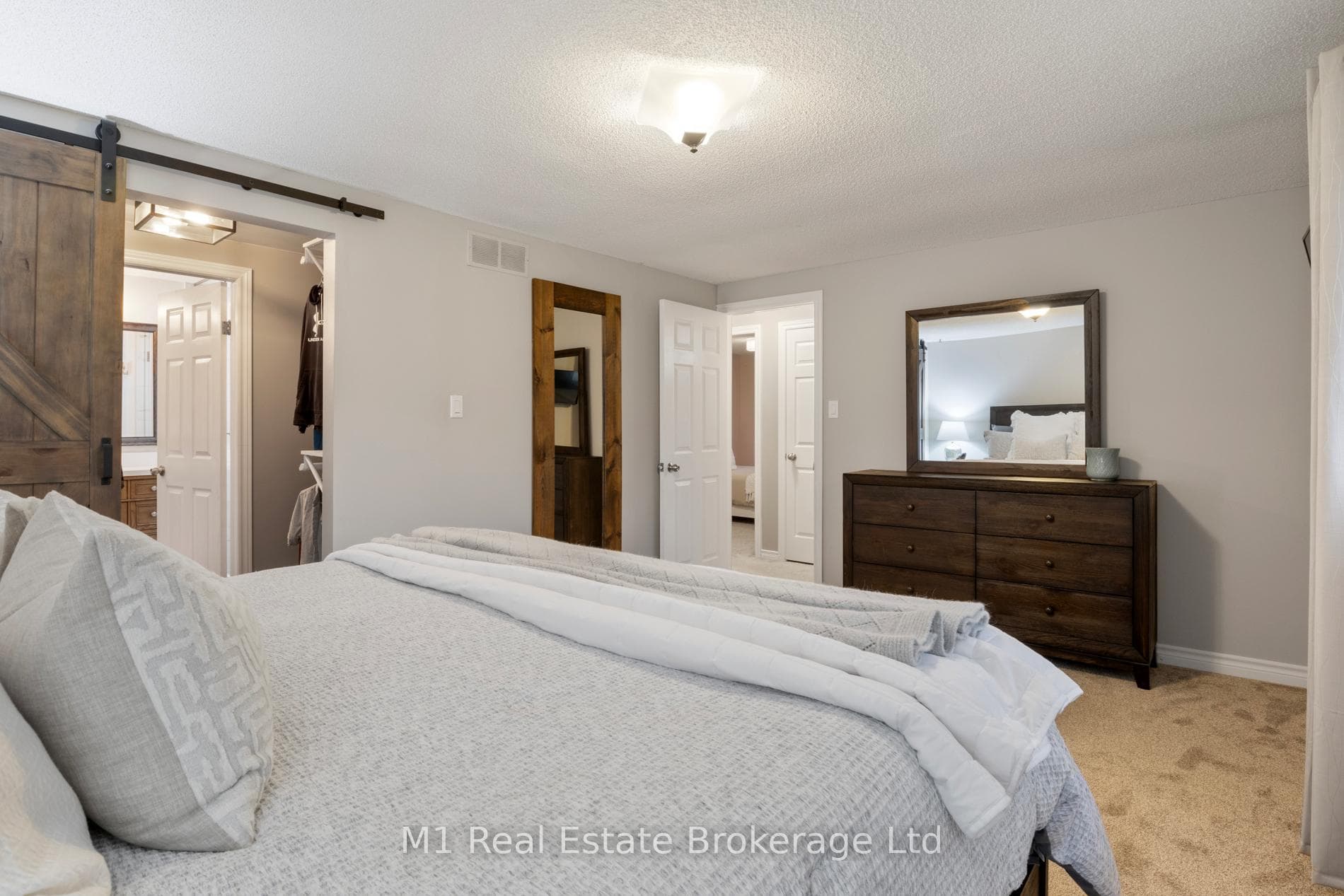 516 Harvey Street photo 17
