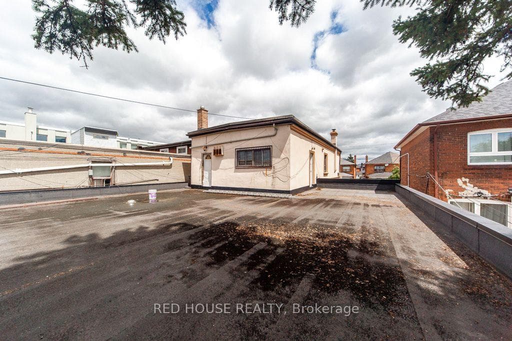 658 Vaughan Road photo 39