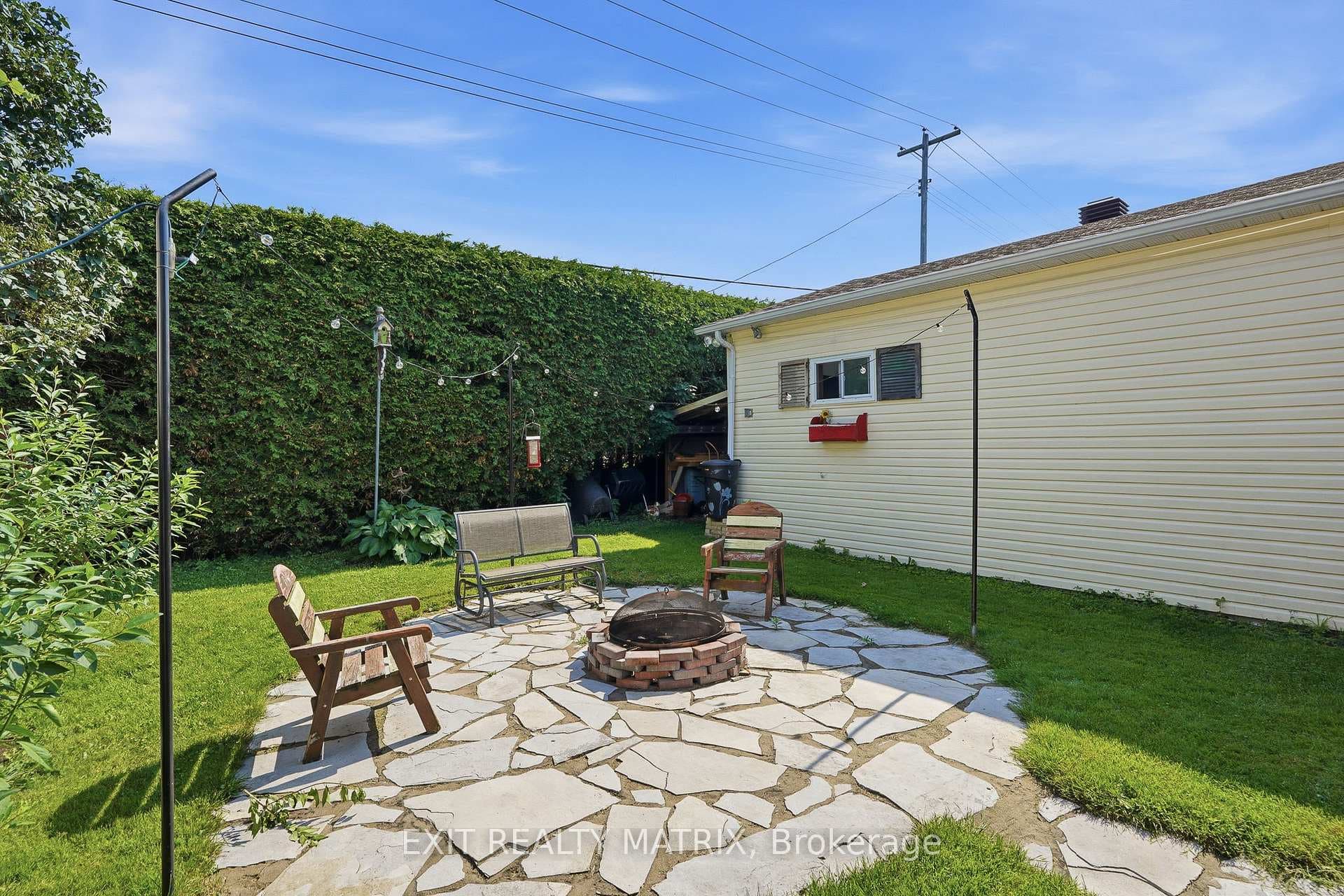 509 Ghislain Street photo 33