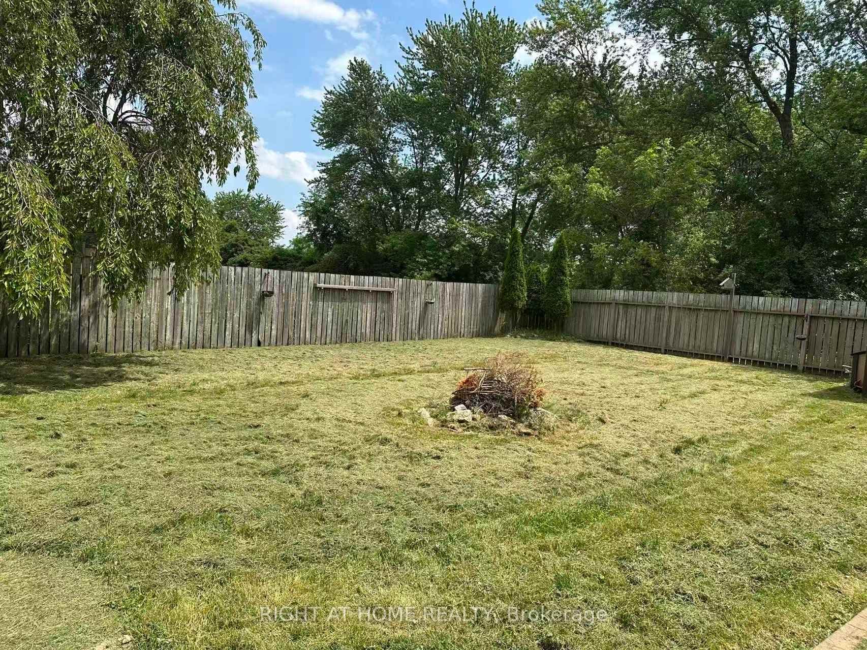 6860 MALDEN Road photo 16