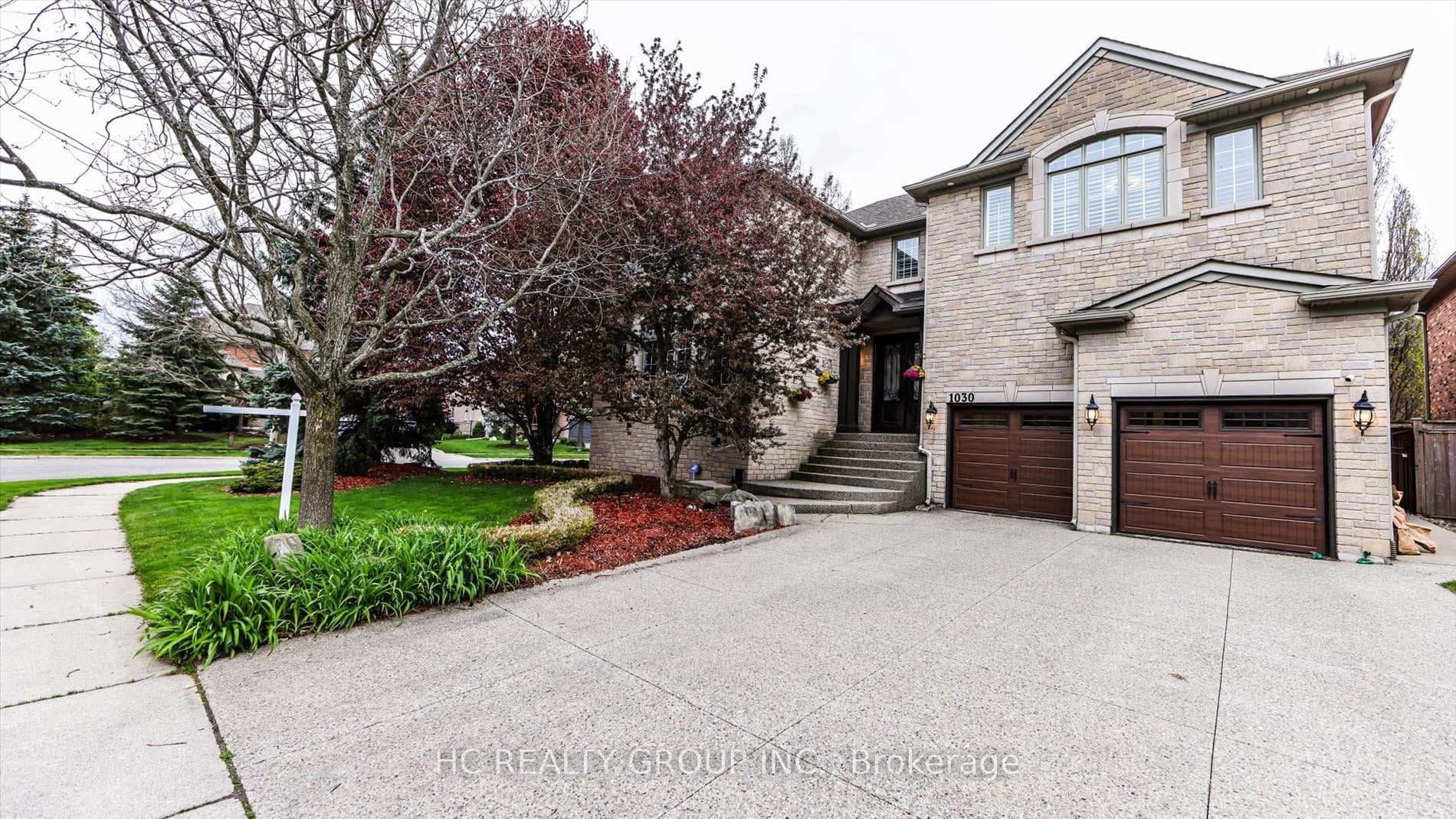 1030 Skyvalley Crescent photo 2