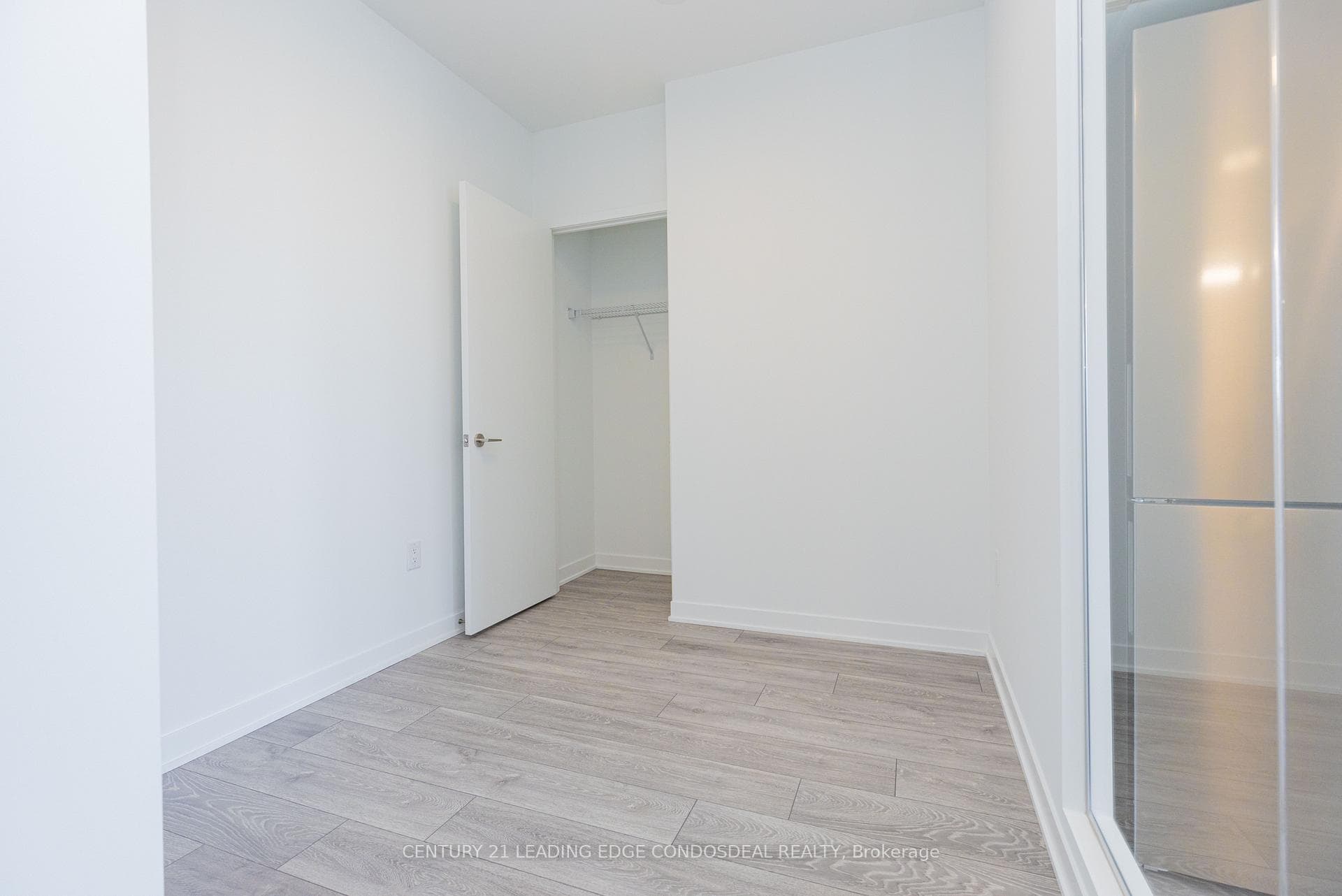 send bed closet