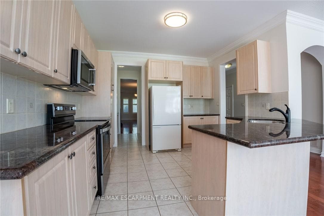 4198 Kane Crescent photo 8