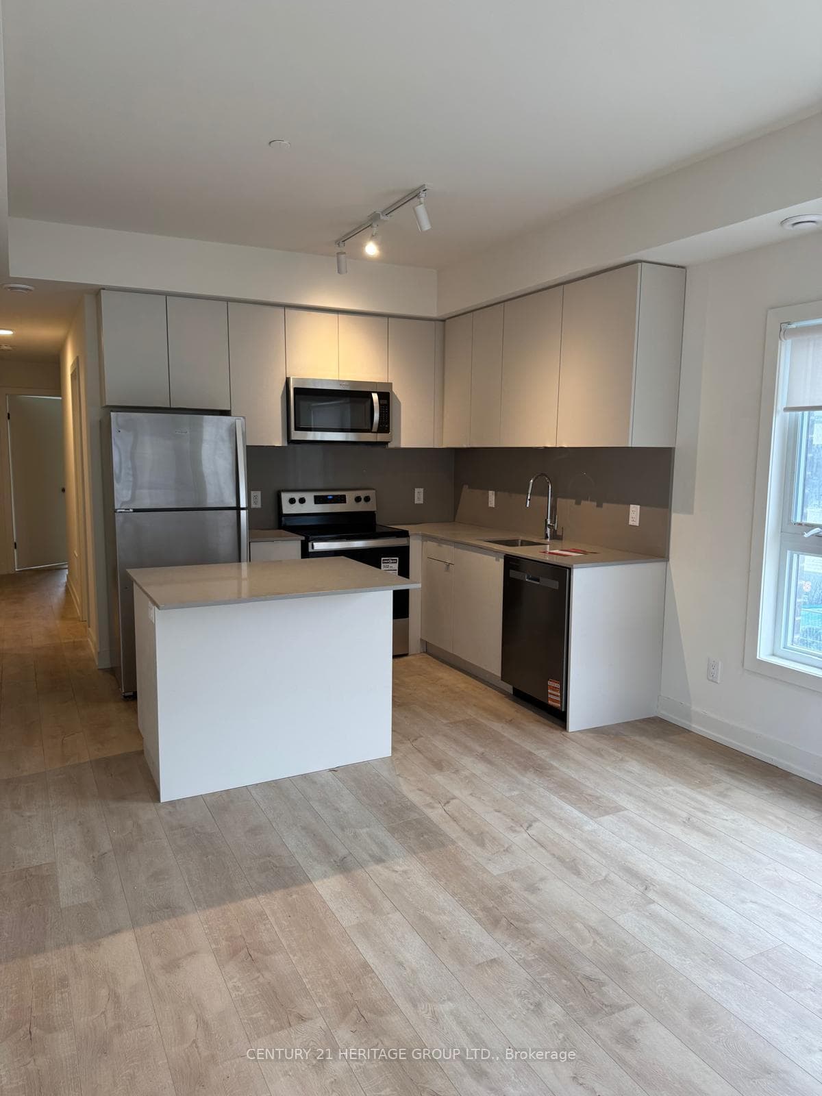 16 Melbourne Avenue Unit 202D photo 3