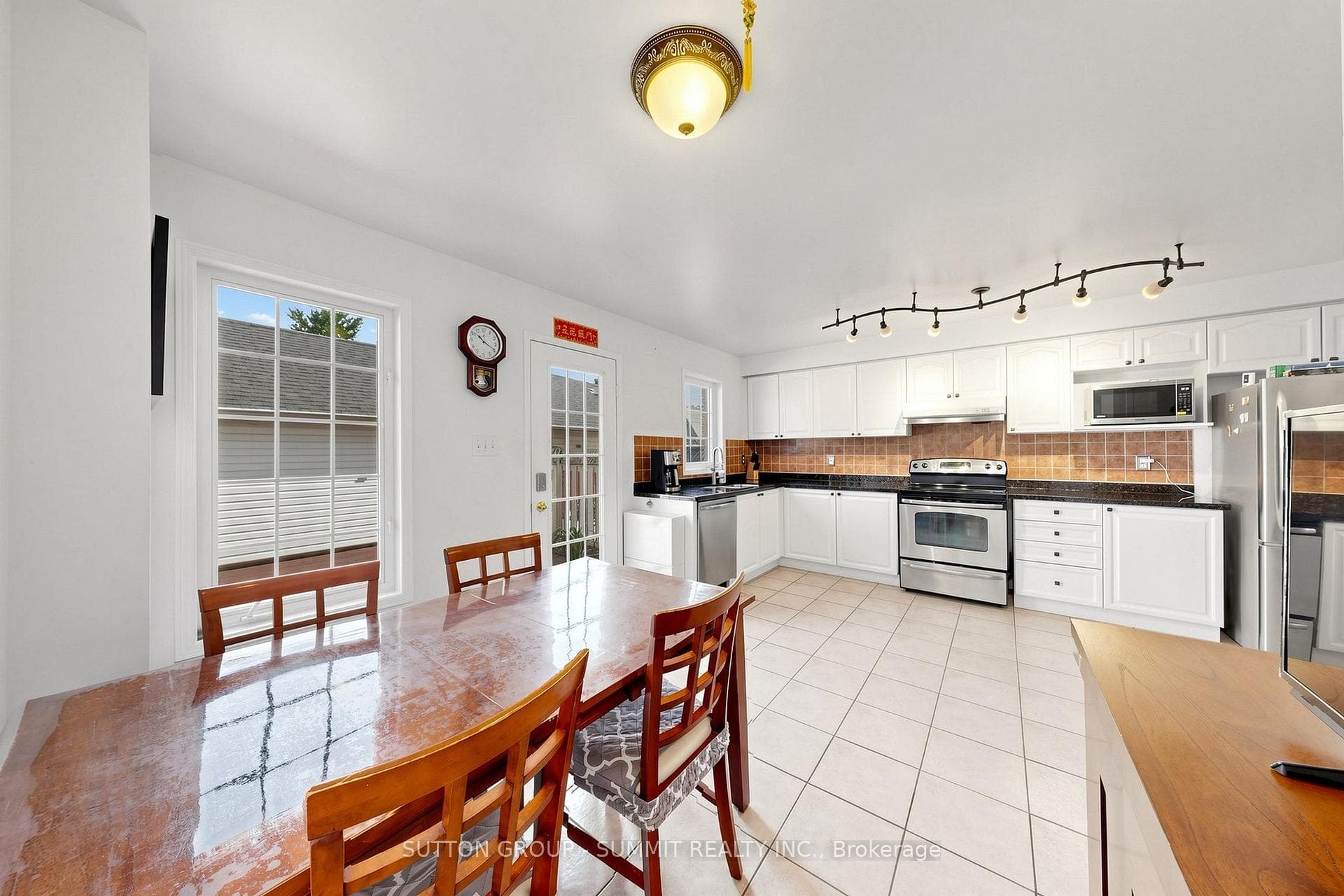 141 Gatwick Drive photo 17