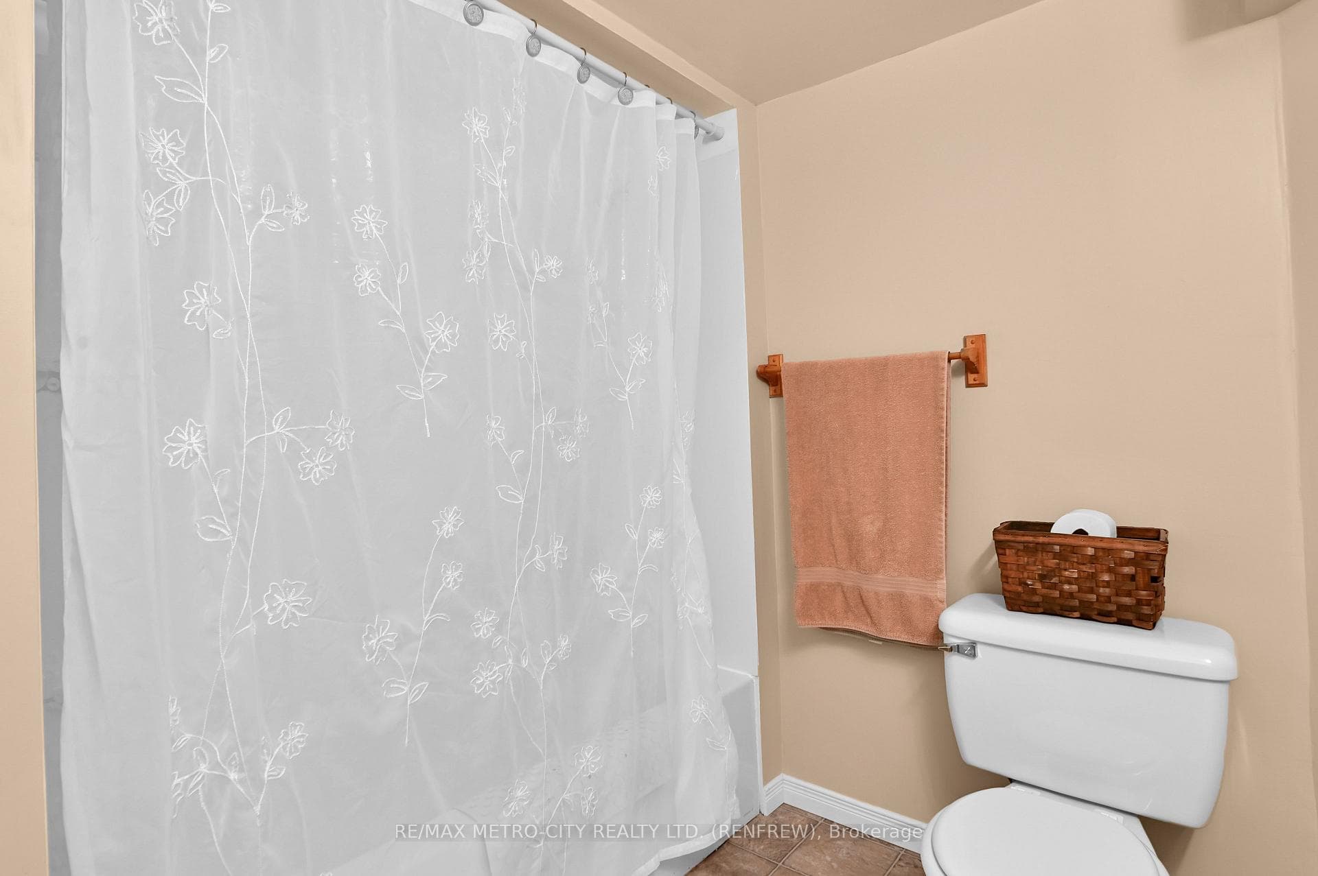 346 Martin Street photo 31