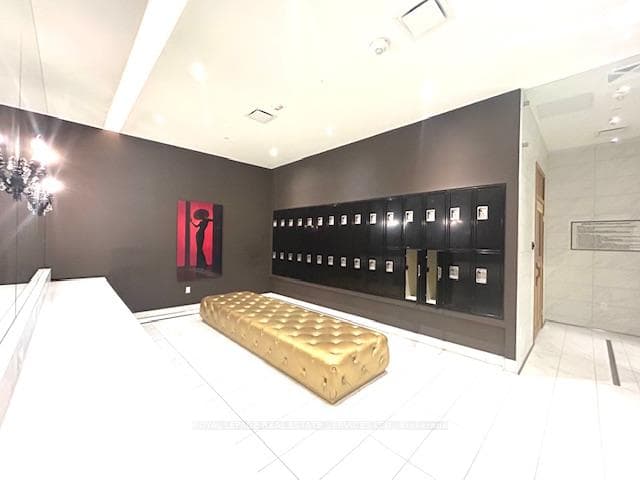 197 Yonge Street Unit 1106 photo 27