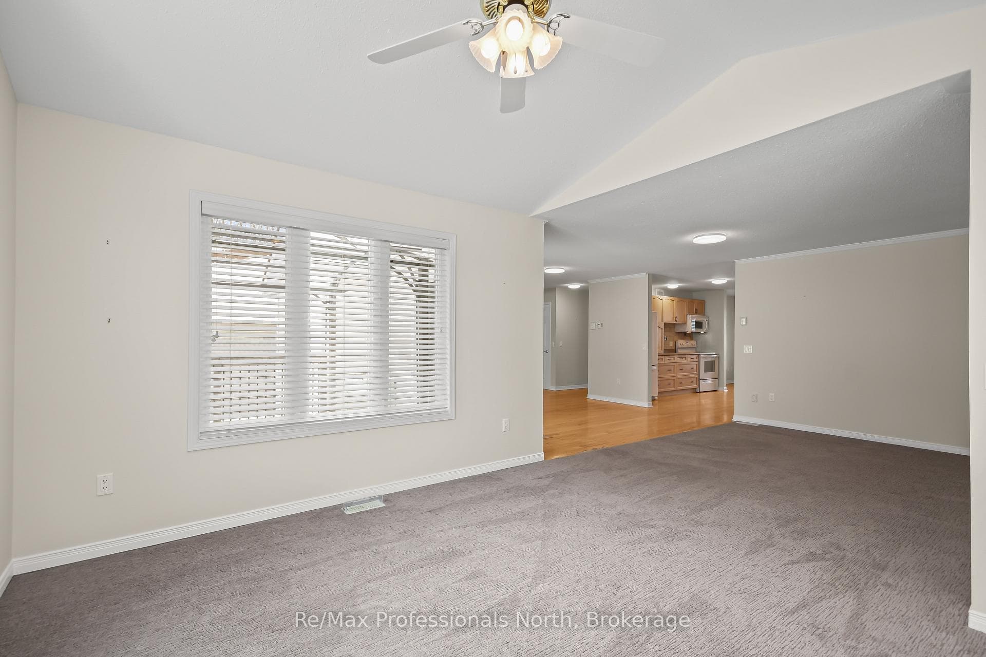 111 Pineridge Gate photo 24