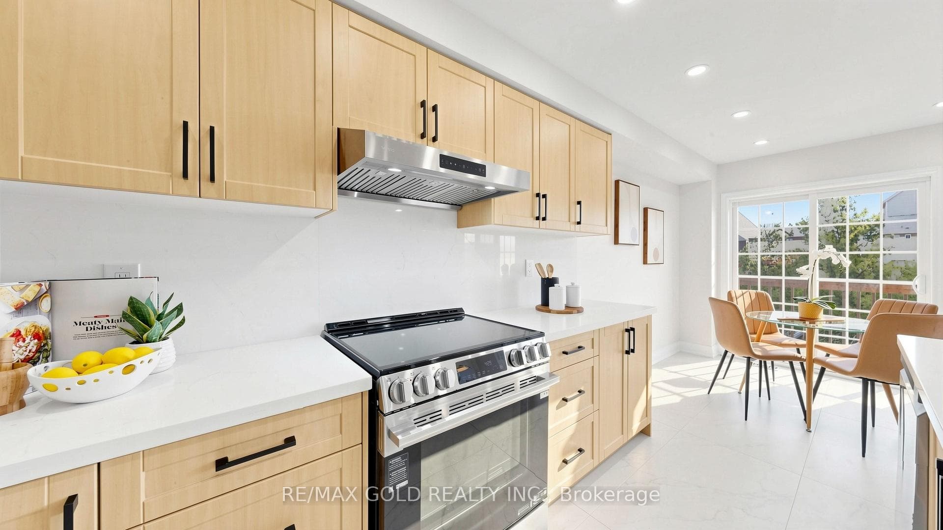 9 Edgewater Court photo 17