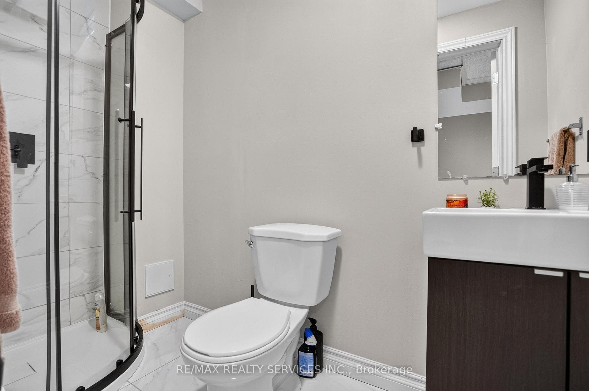 92 Snowling Drive photo 32