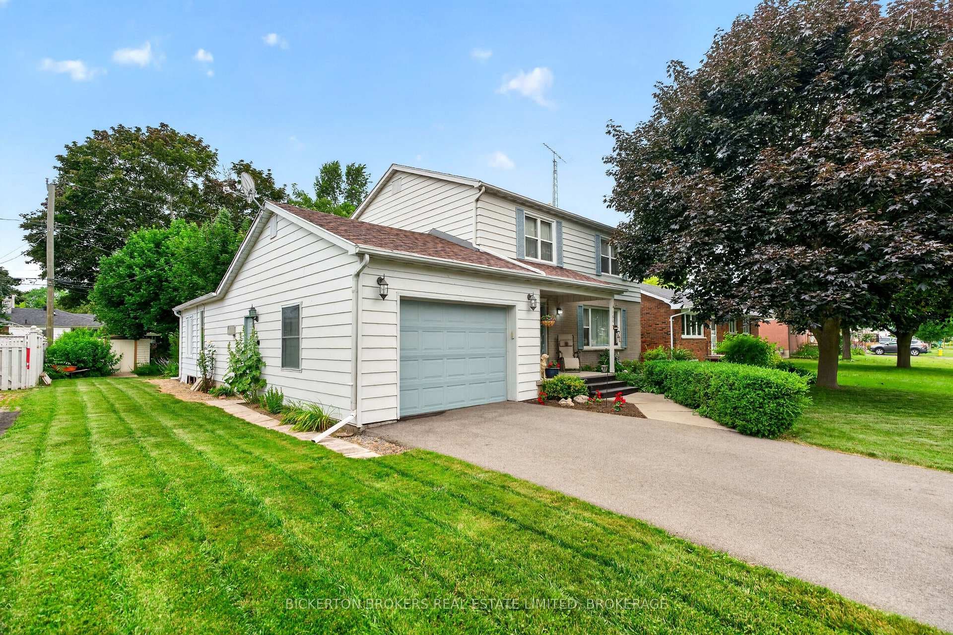 160 Elmwood Drive photo 2