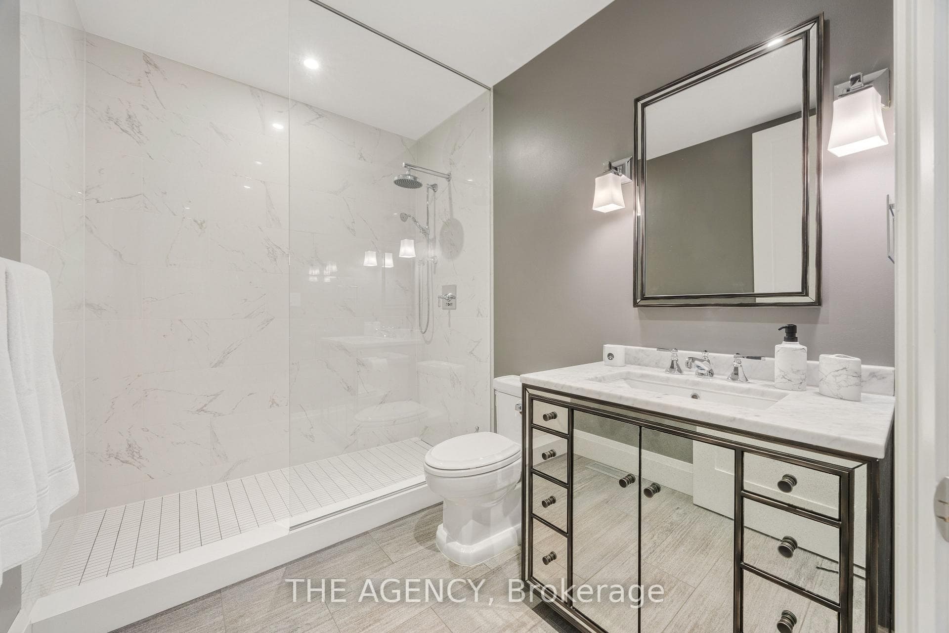 114 Hazelton Avenue photo 5