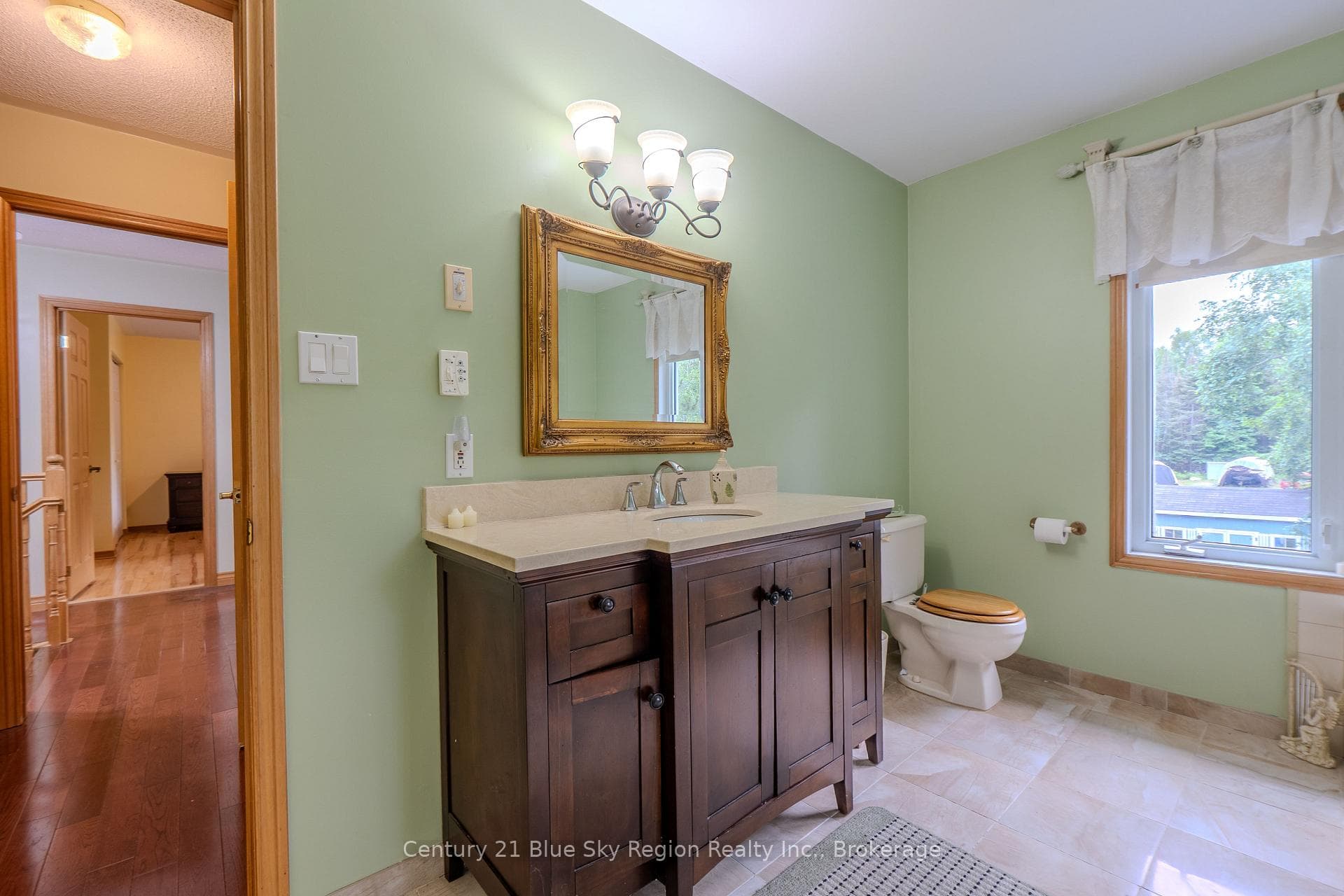 310 Pinecreek Crescent photo 24