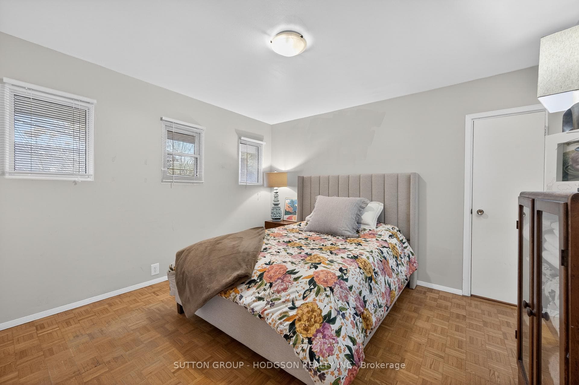 396 Averill Gate photo 14