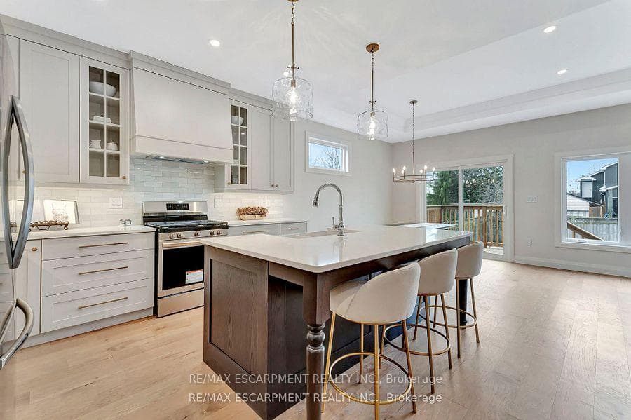 605 St. Andrew Street photo 6