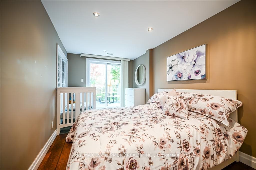 129 Thames Way Unit Lower photo 20