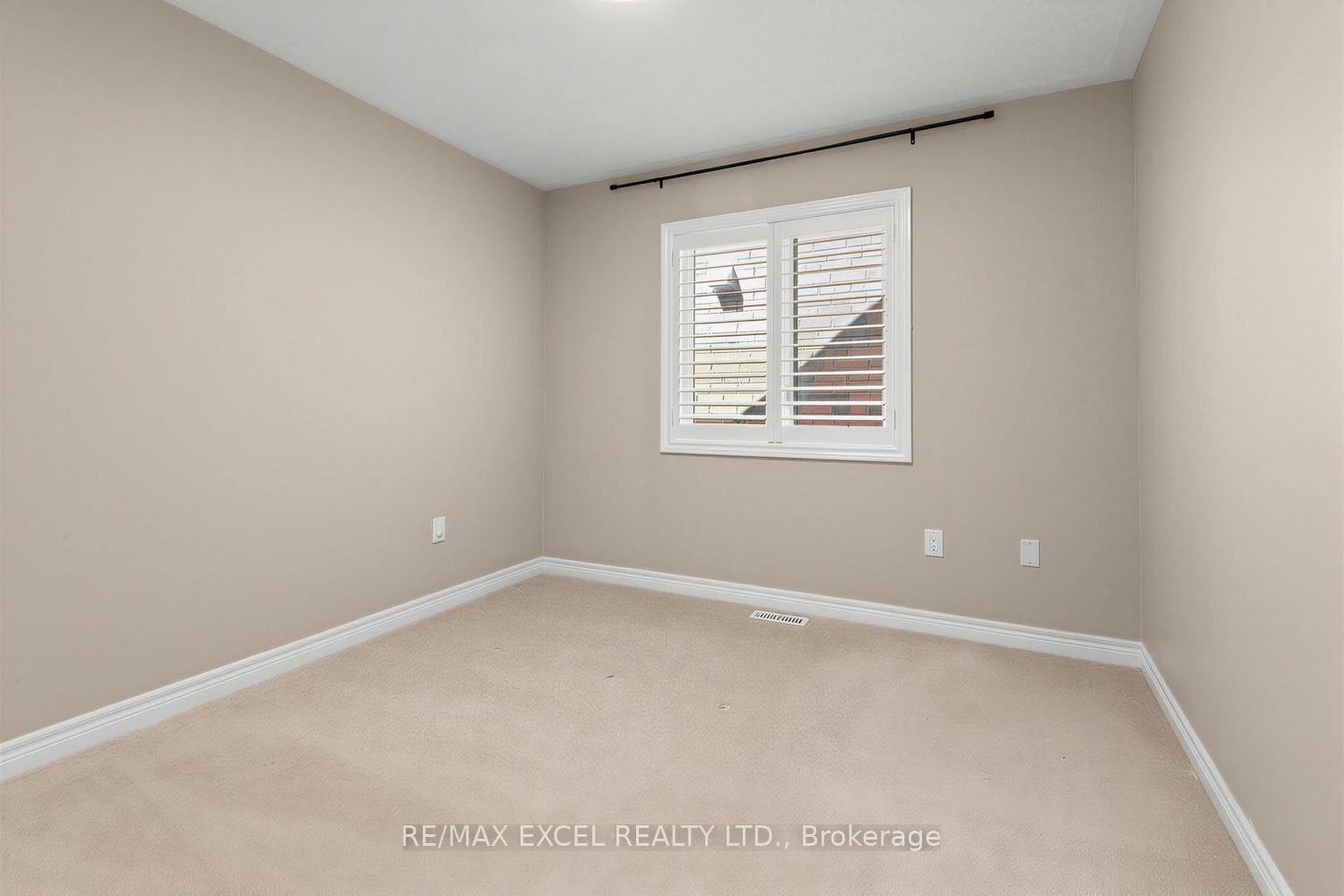 25 Demott Avenue photo 22