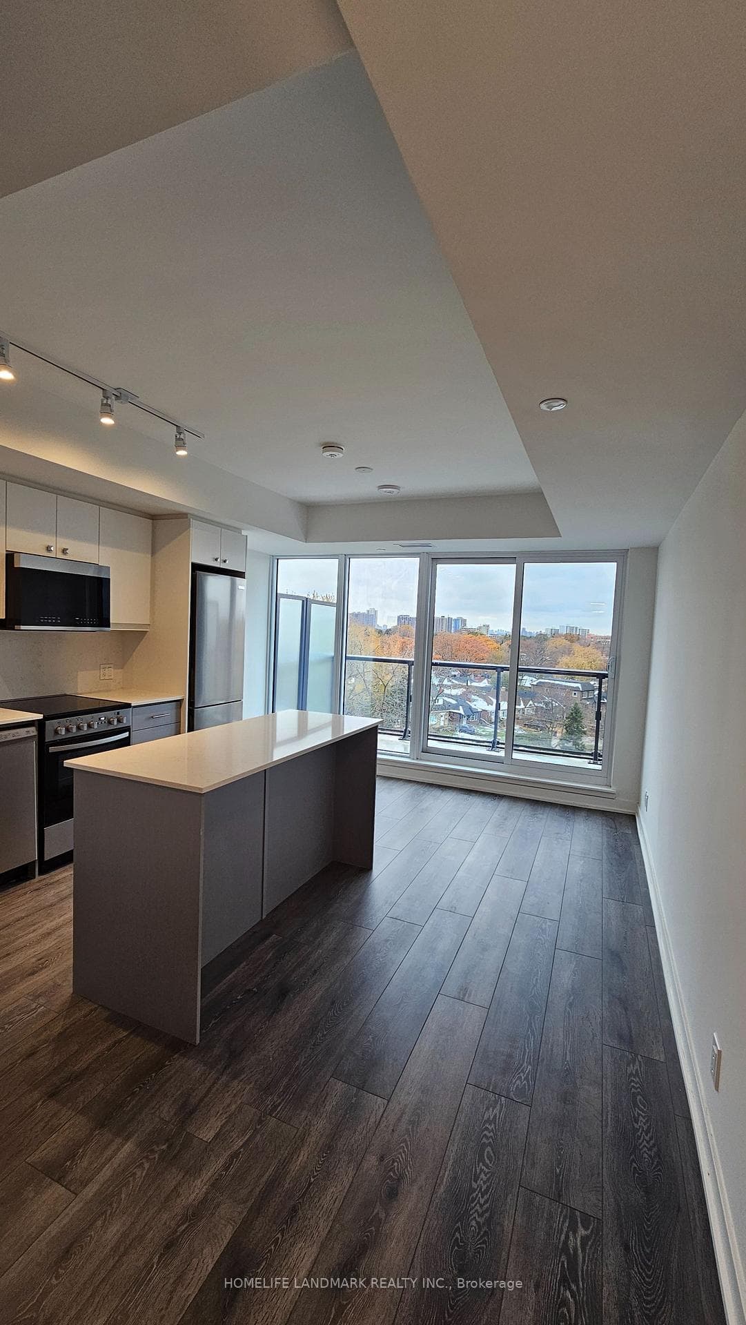2 MANDERLEY Drive Unit 608 photo 3
