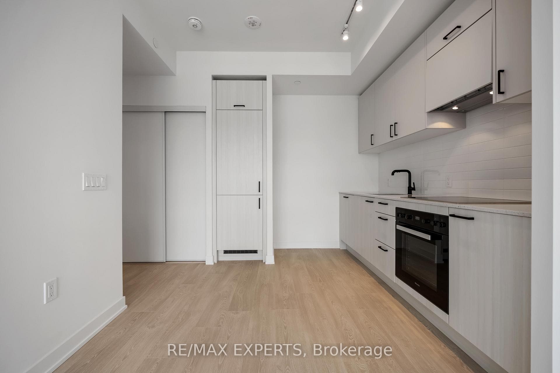 1 Quarrington Lane Unit 908 photo 15