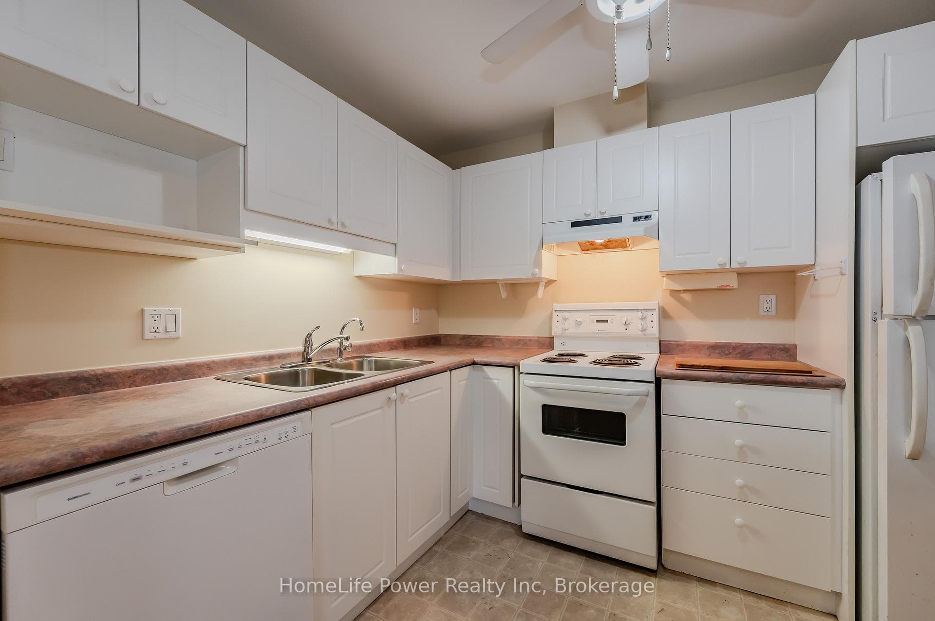20 ST GEORGE Street Unit 506 photo 6