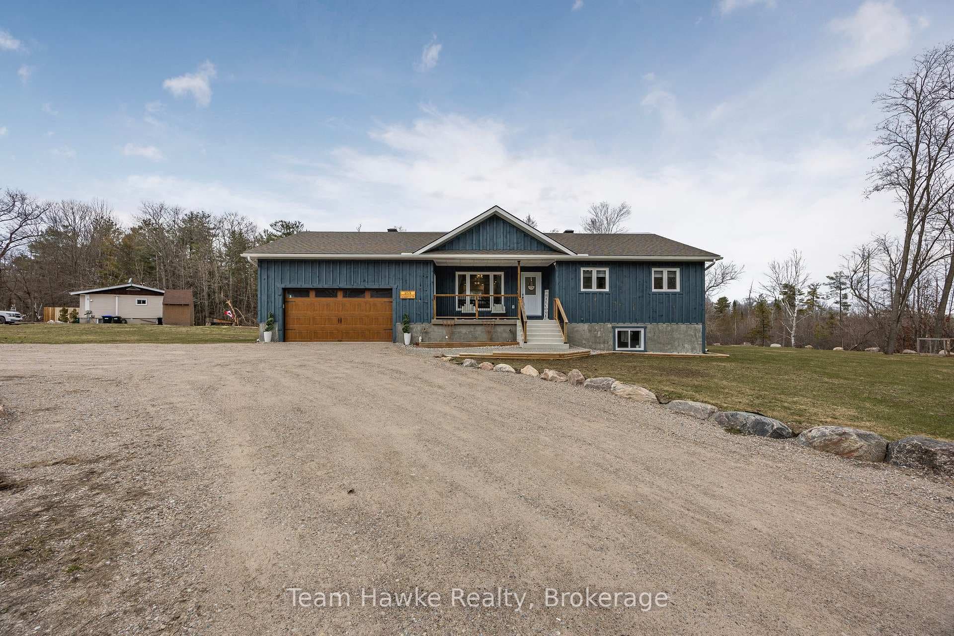 203 Robert Street photo 3