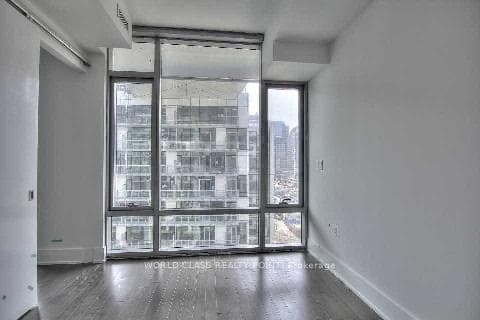 39 Queens Quay Unit 931 photo 9