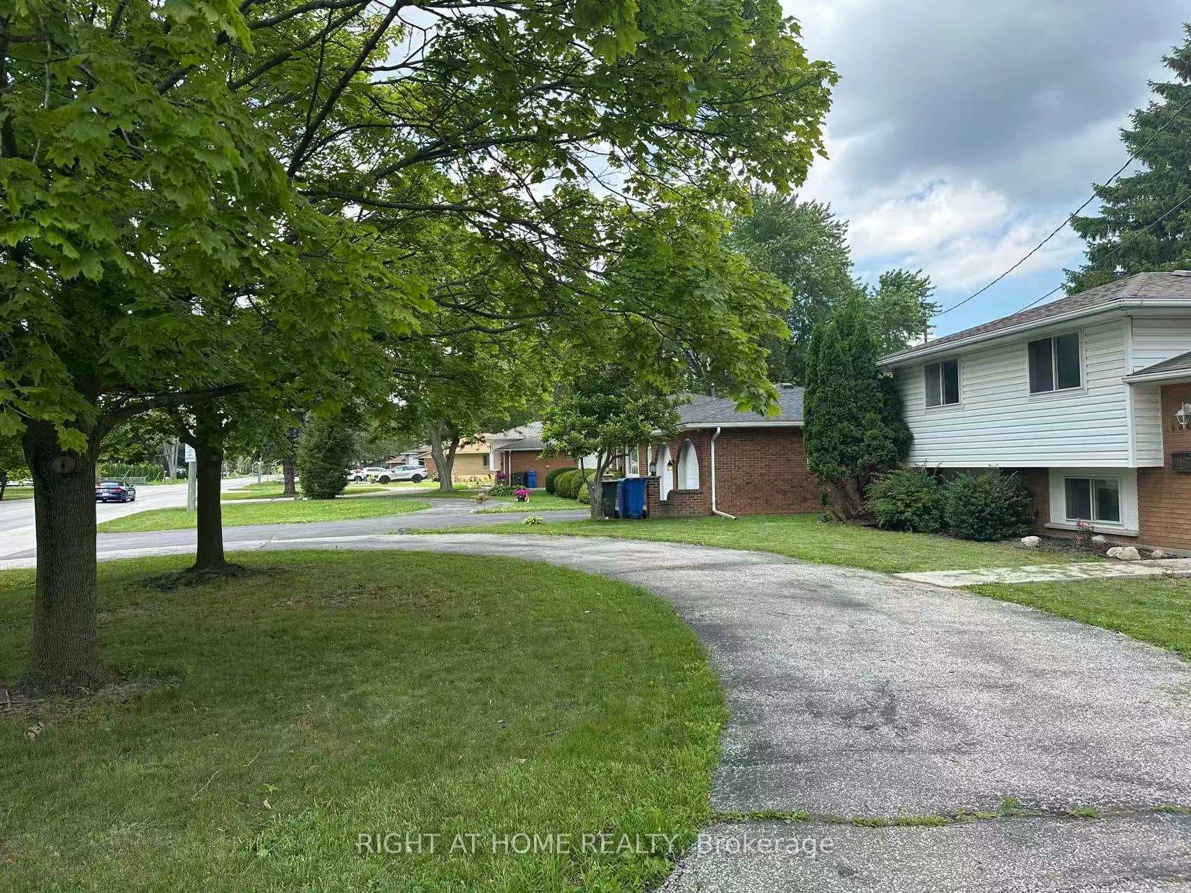 6860 MALDEN Road photo 2