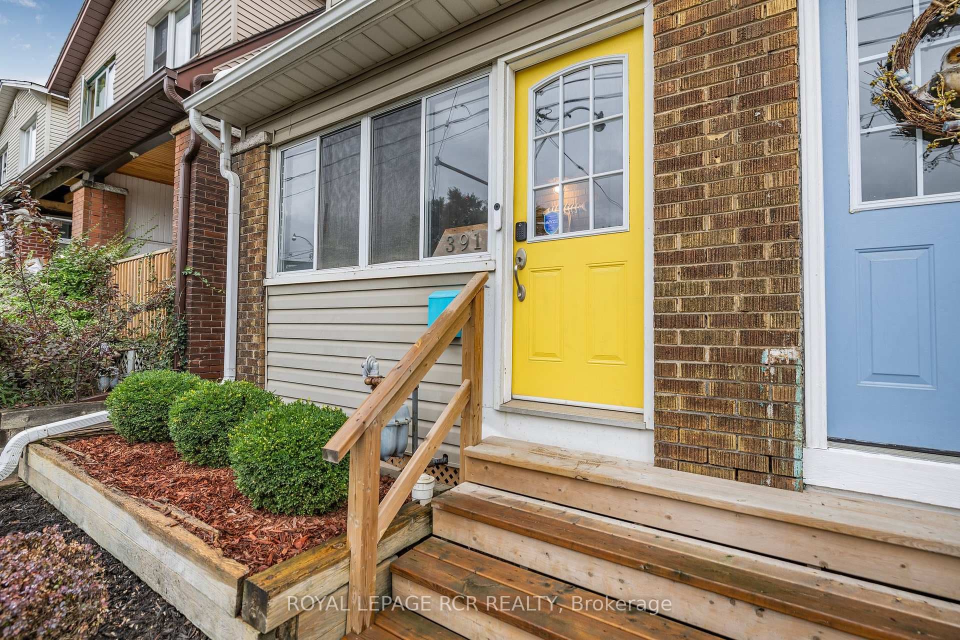 391 Kingston Road photo 2