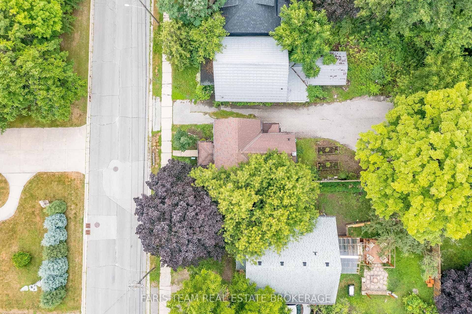 308 Russell Street photo 27