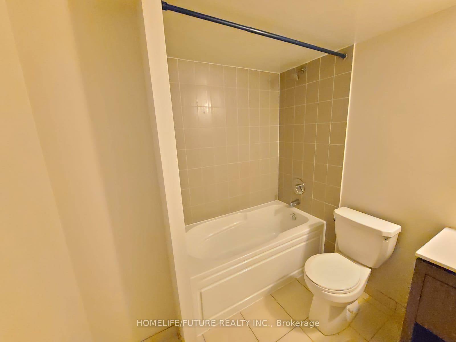 30 Meadowglen Place Unit 310 photo 9