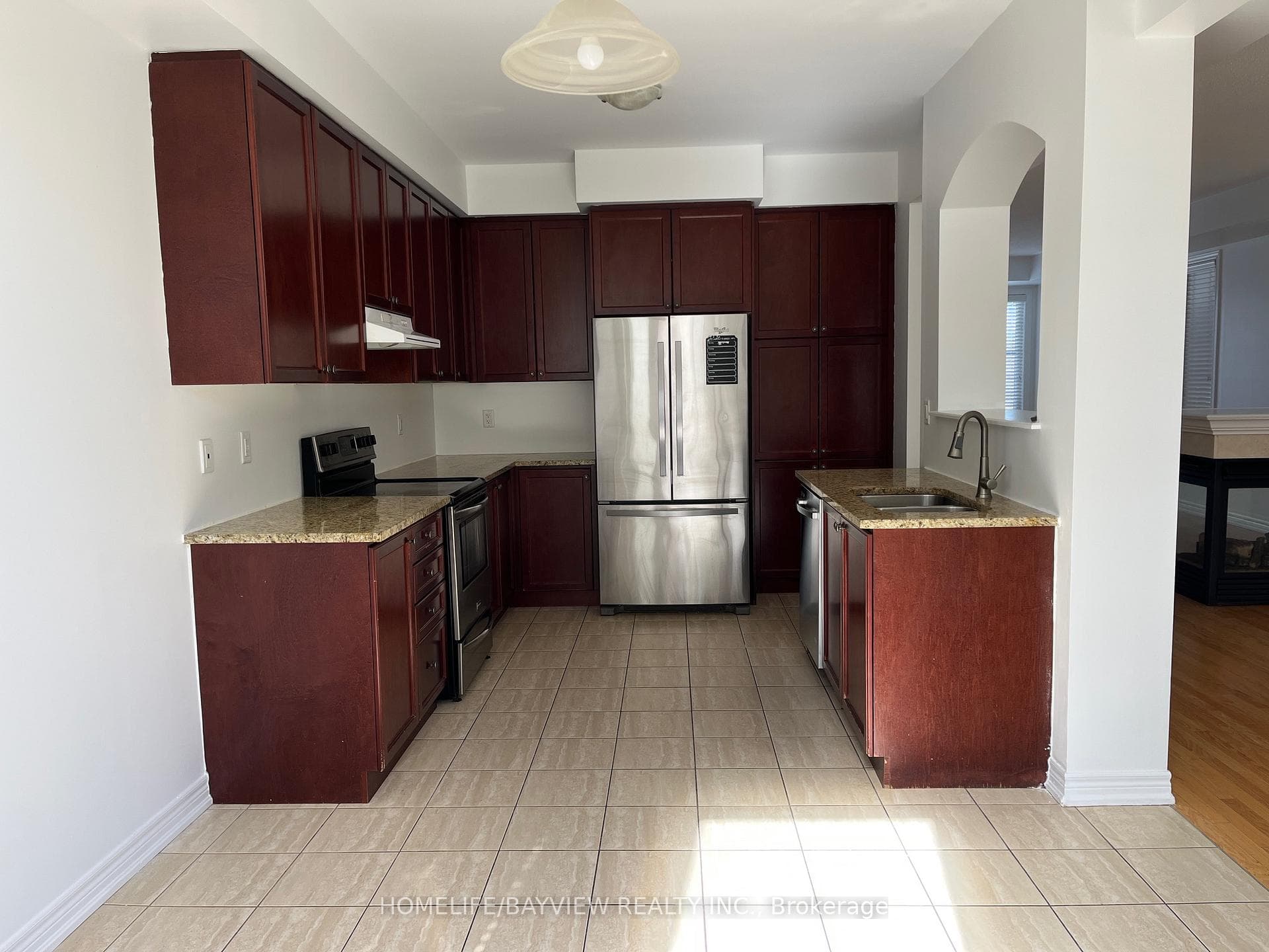 Kitchen & Breakfast Area