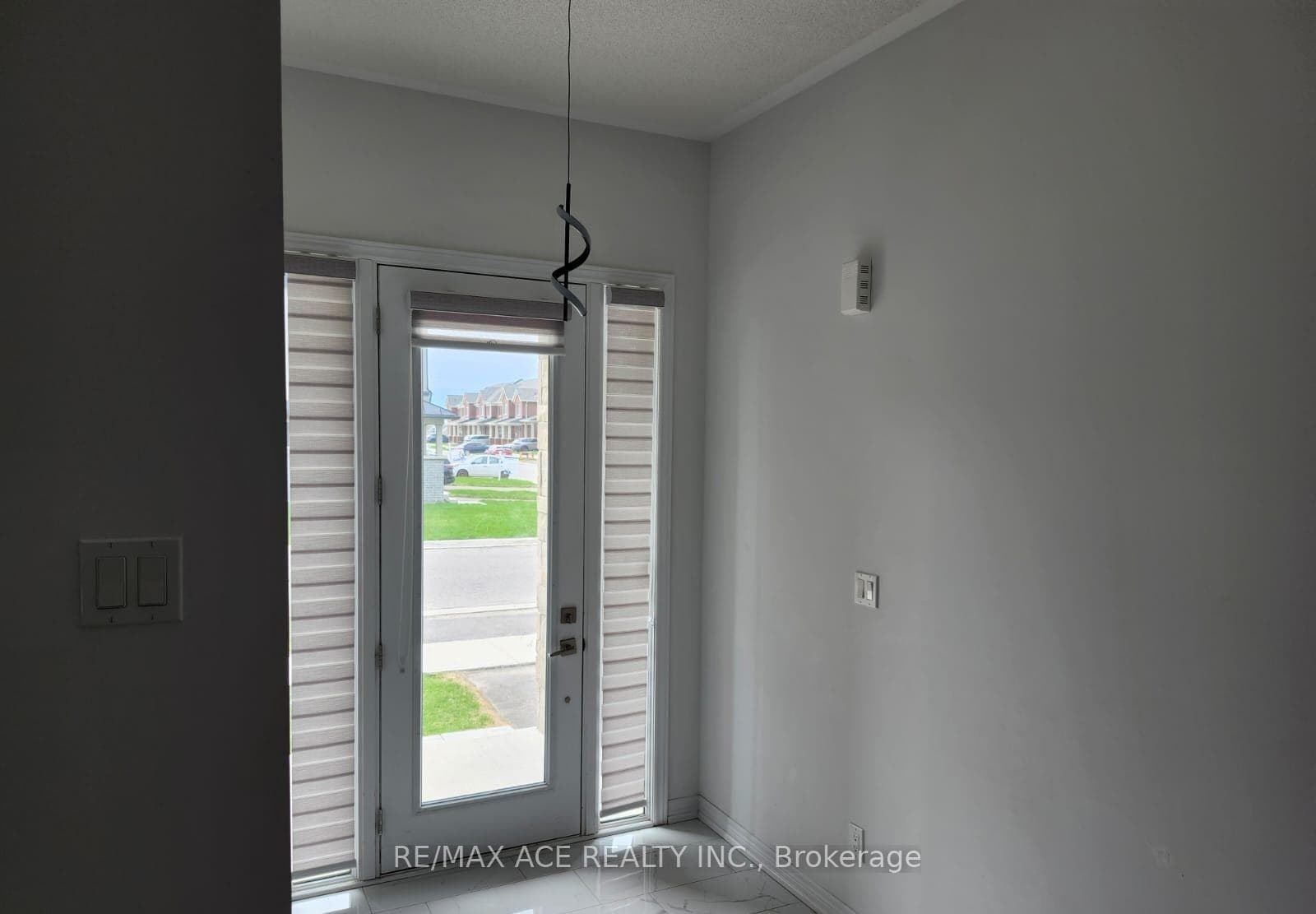 976 Andrew Murdoch Street photo 2