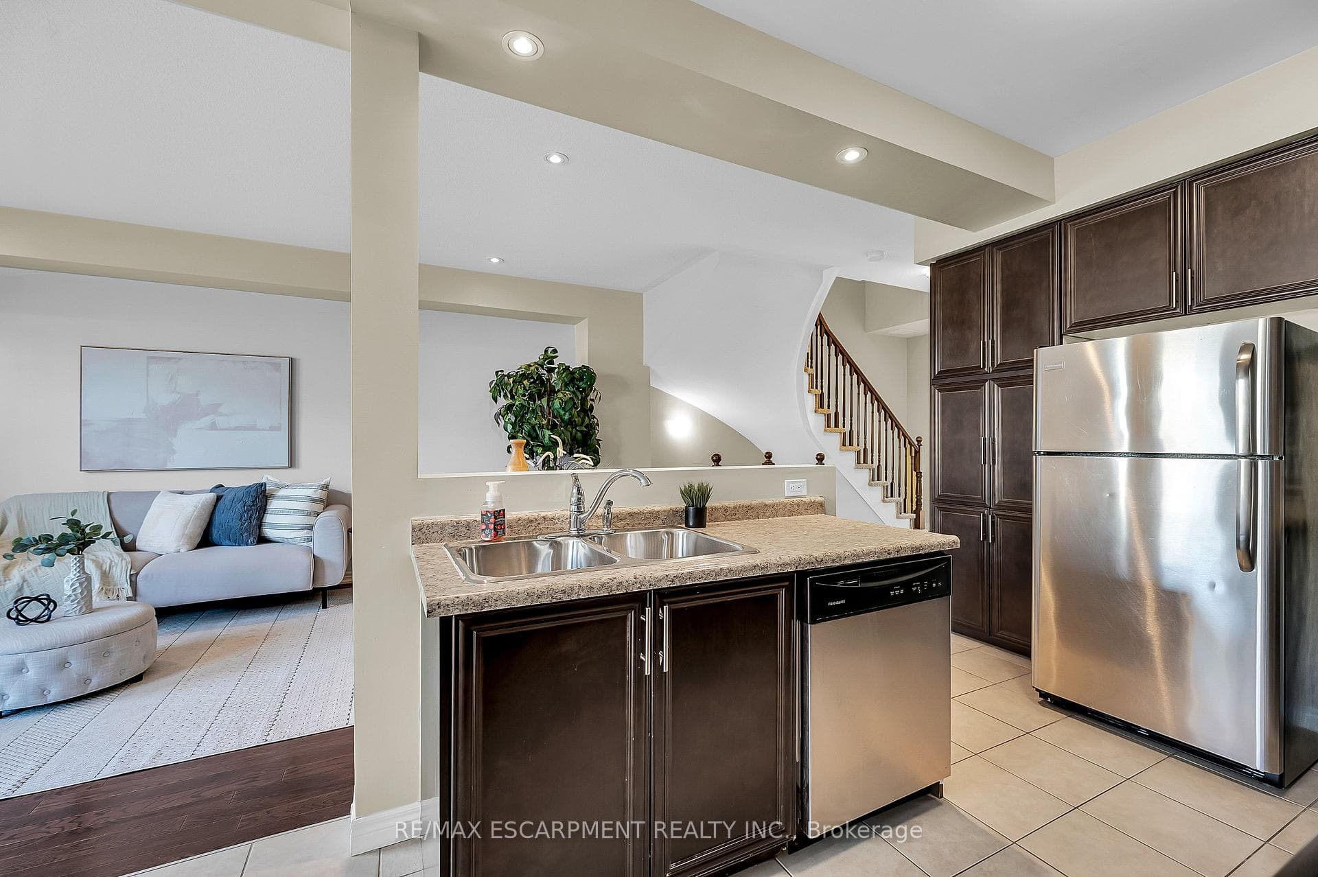 12 Marina Point Crescent photo 18