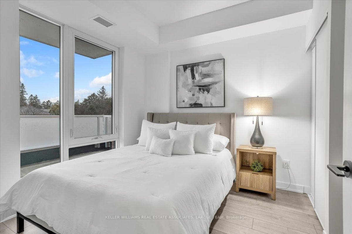 215 Lakeshore Road Unit 205 photo 8