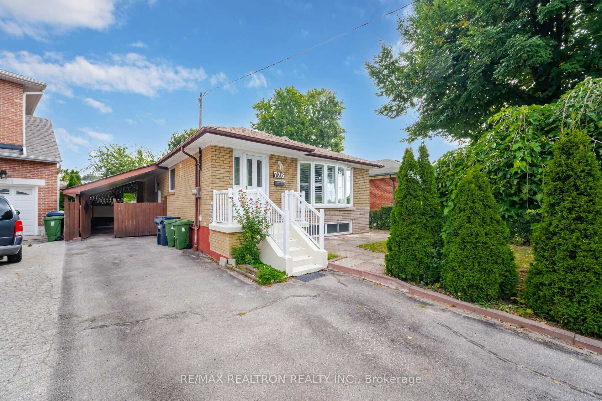 726 Brimorton Drive photo 3