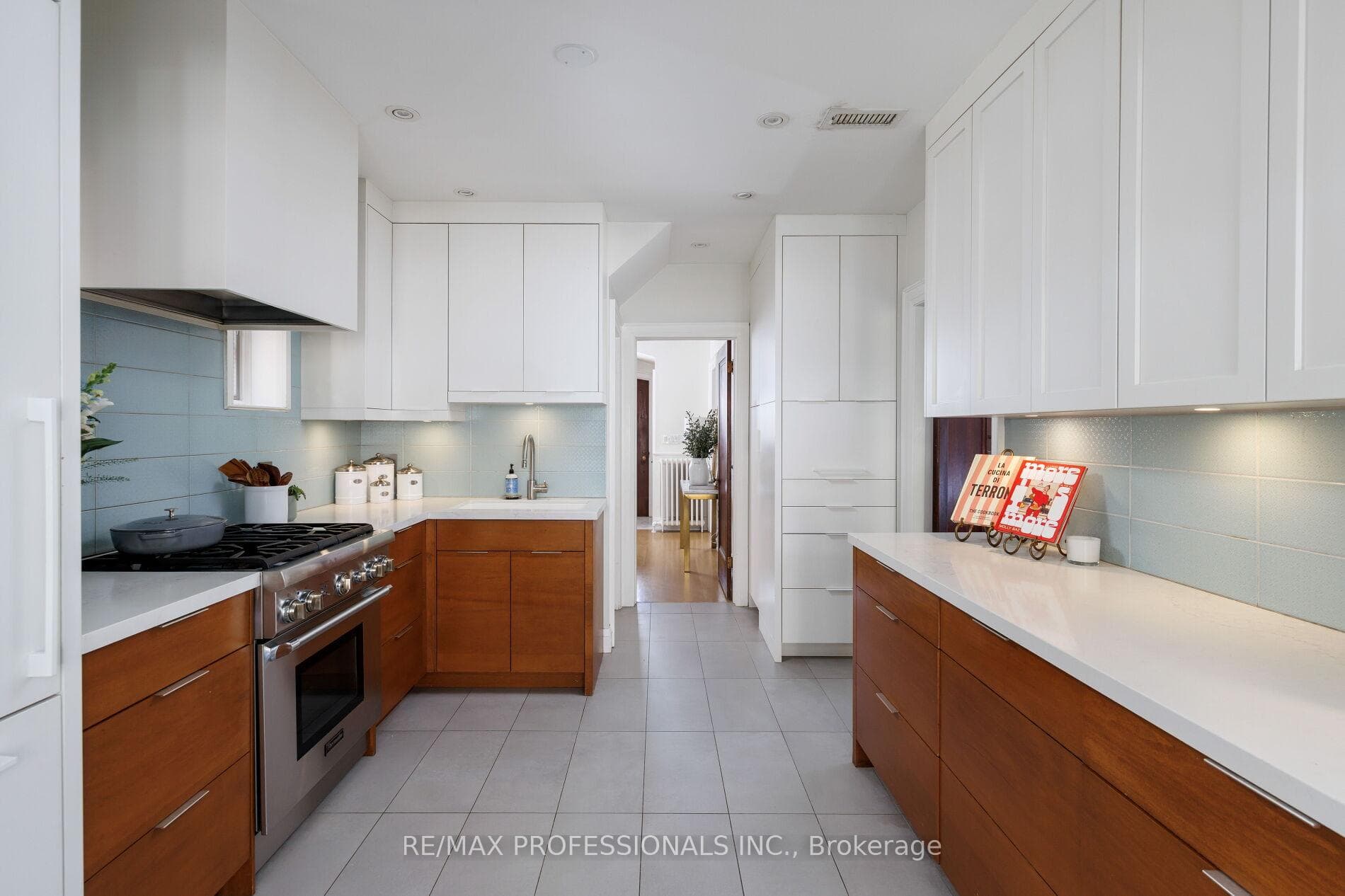 99 Riverview Gardens photo 17