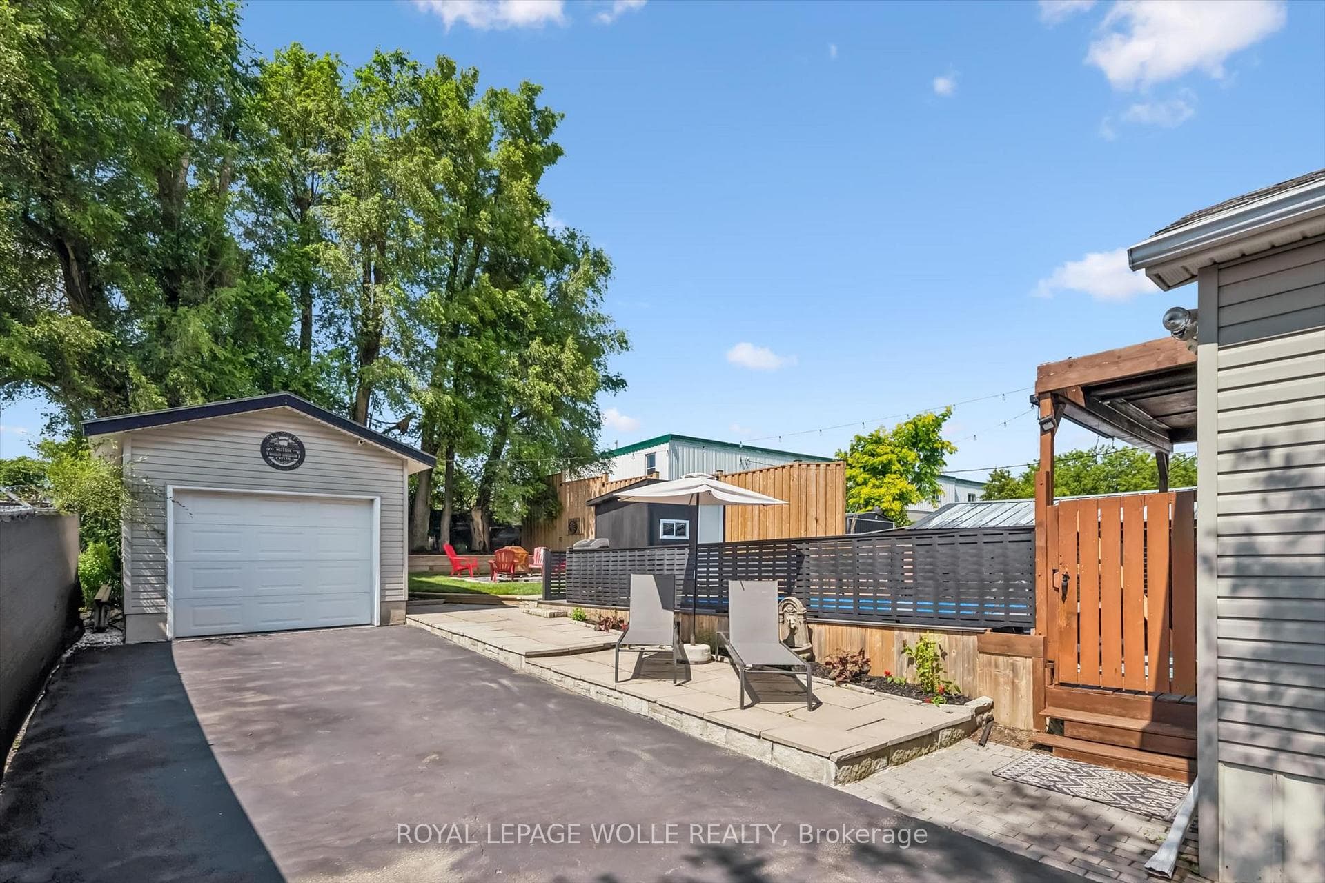 976 Guelph Street photo 34