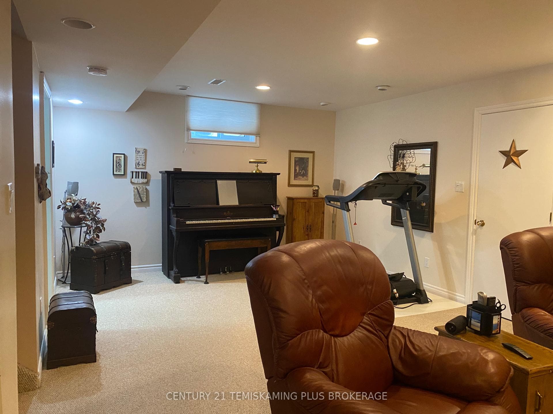 235 Mc Kelvie Street photo 21