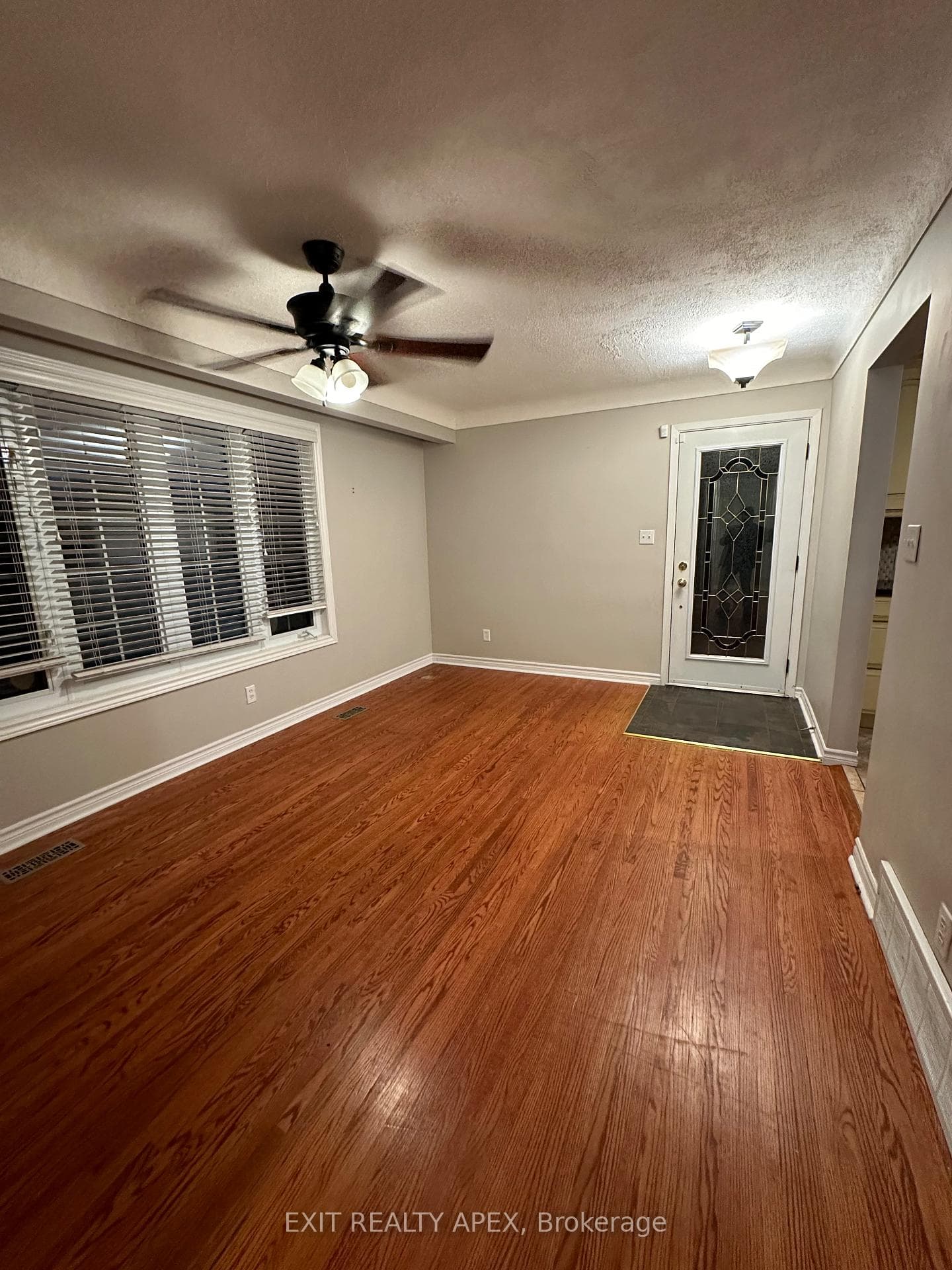 30 Churchill Avenue photo 8