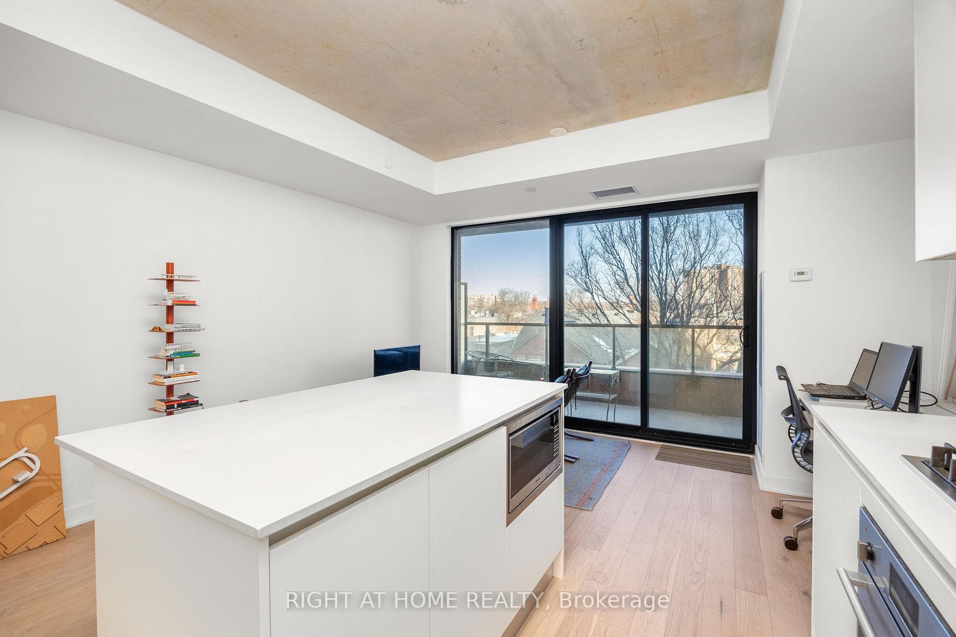 2720 Dundas Street Unit 314 photo 10